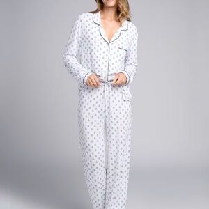 Comfrt Women's White Patterned Pajama Set
